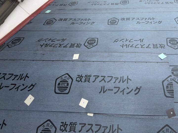 ルーフィング貼りつけ